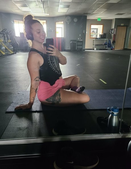 PiperMaePeach sexy model image