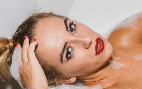 Monika Lara Smith top model photos