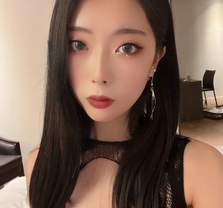 cute asian onlyfans erotic images