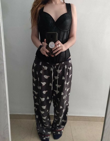 Chio Uyuni free actress photos