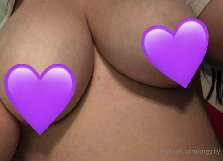 angrily nudes model img