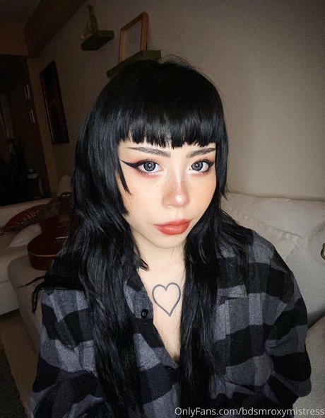 bdsmroxymistress perfect star photo