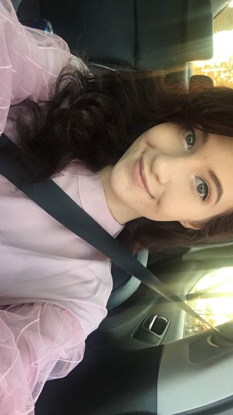 Elizabeth Reed model free image