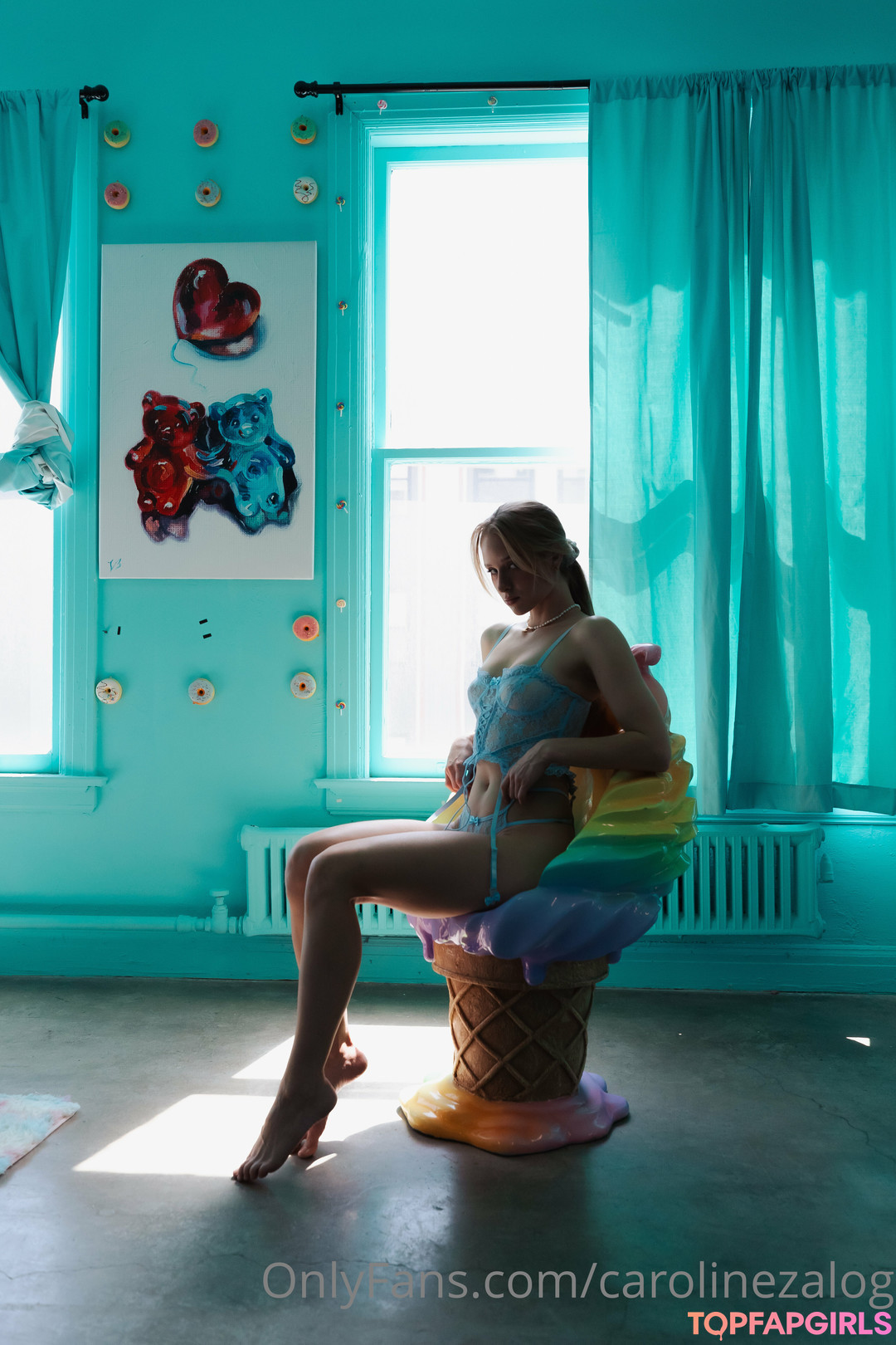 Caroline Zalog model free photos