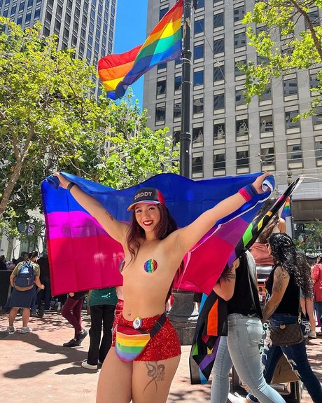 Eliza Chau star high quality pics