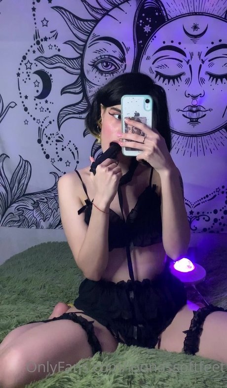 loona model pornographic image