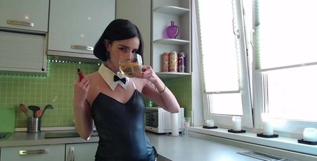 loona sex model photos