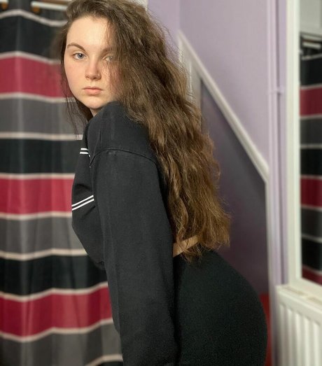 bustybritishbrunette sex star img