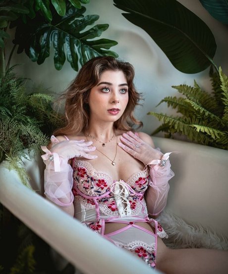 Nova Night sexy model gallery