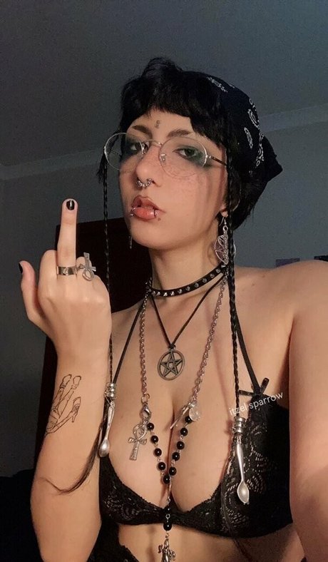 Itzel2002 model porn image