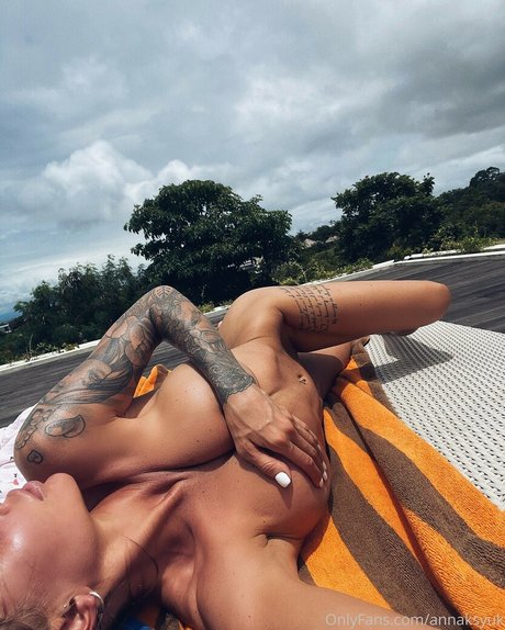 Anna Aksyuk pornstar nude img