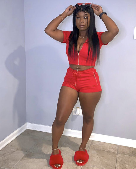 thick trixxx free model image