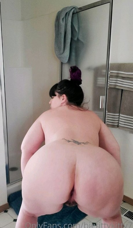 Bigtittykitty7 star pretty photo