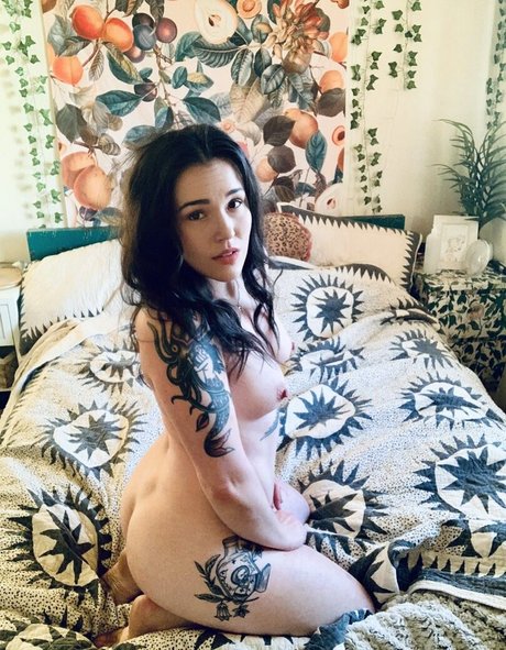 house feminist beautiful actress picture