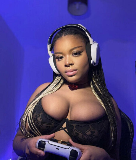 Hell0kittyevie thumbnail