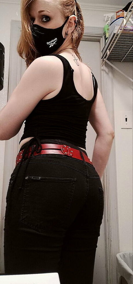 fussyhussy erotic model photo