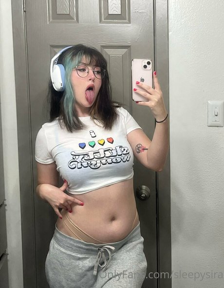 sleepysira model adult photos