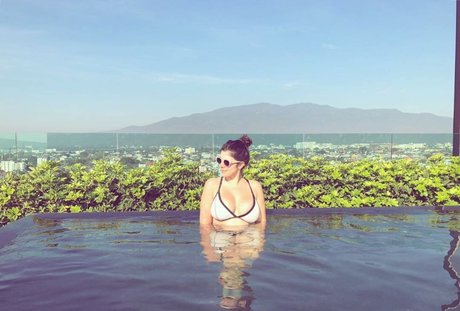 Emily H Barry naked actress pics