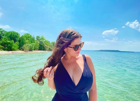 Emily H Barry nude star picture