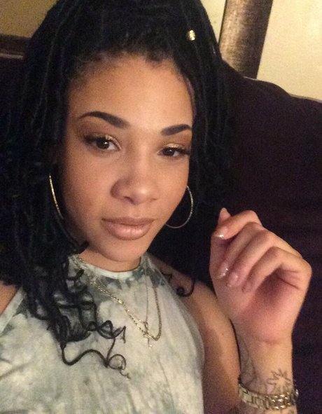 Ms Naturals star erotic pics