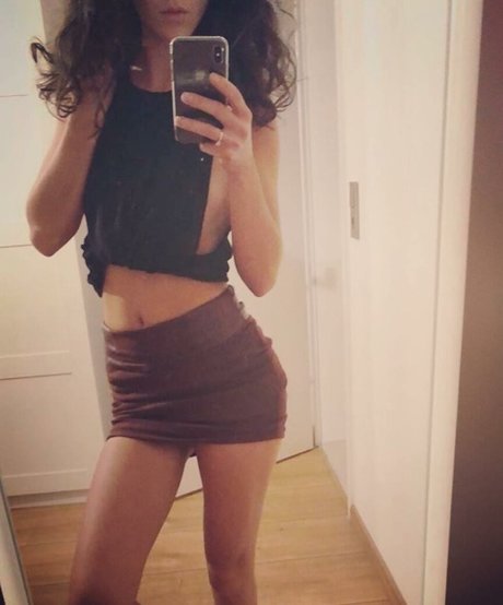 Bella Caramella naked star img