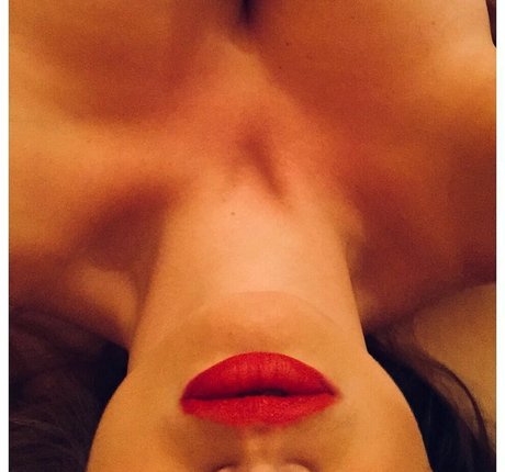 fuzyfruzsina model naked photos