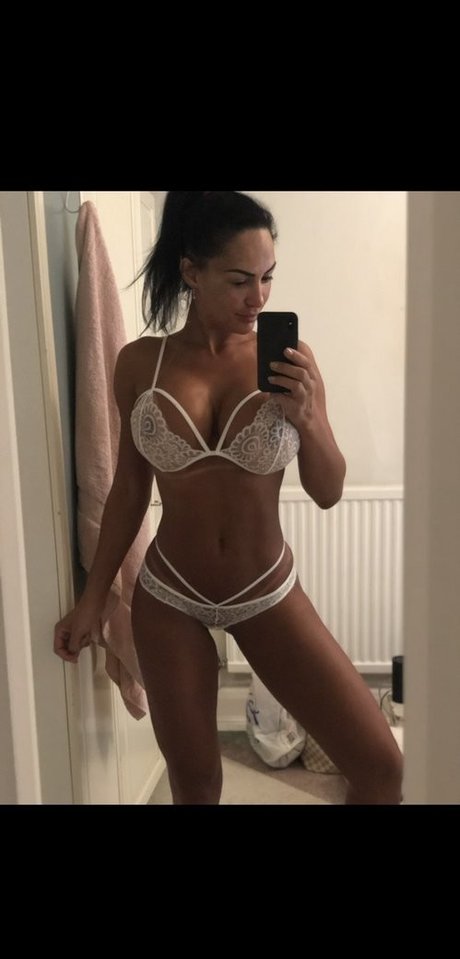 Fernanda Ferrari sexy actress photo