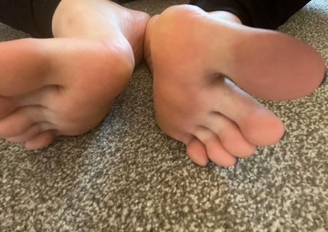 elliemaesfeet pornstar adult image