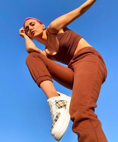 Alyson Stoner porn model photo