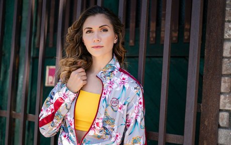 Alyson Stoner star erotic pic