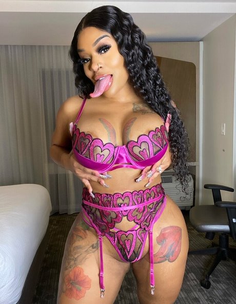 Lickmykakez star high quality pictures