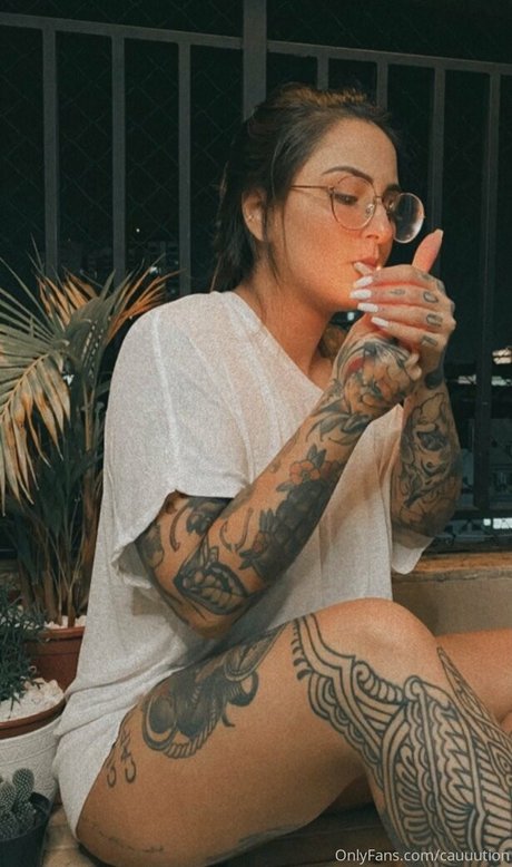 Cauuution model adult images