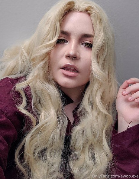 awoo exe model erotic img