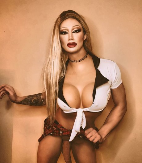 Roman Rose naked model pics