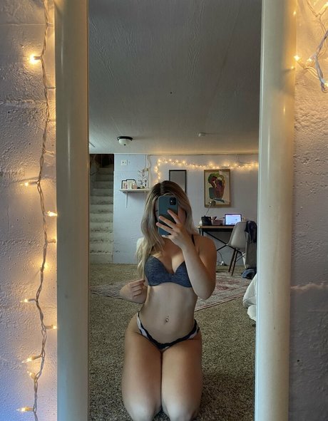 Lily Hale nudes actress pics