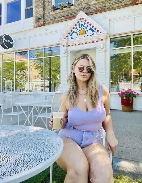 luluwunderful pretty pornstar photo