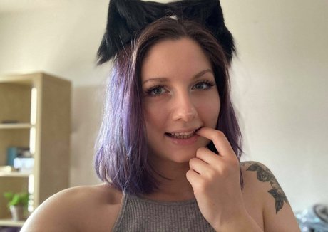 Lunafern model best picture