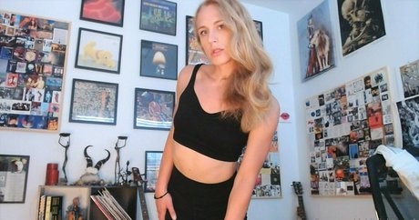 dahliainbloom1 hot actress photo