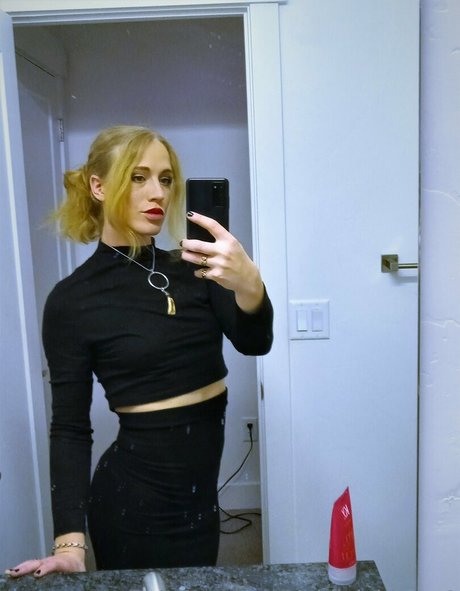 dahliainbloom1 nice actress photos