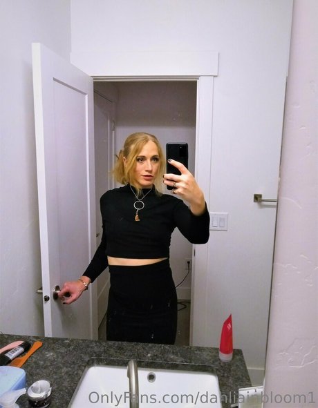 dahliainbloom1 adult star galleries