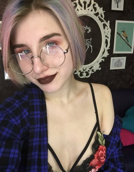 alice immodest model exclusive pics