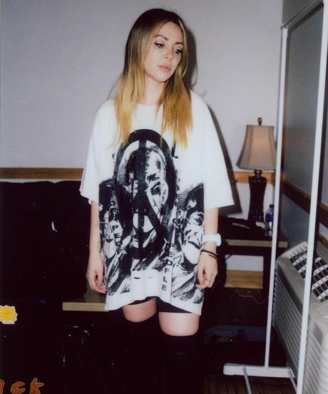 Alison Wonderland beautiful model pic