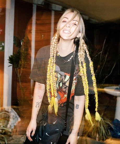 Alison Wonderland beautiful model galleries