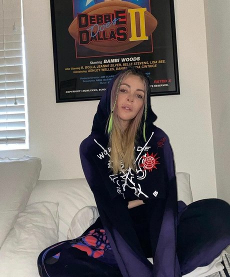 Alison Wonderland nude star picture