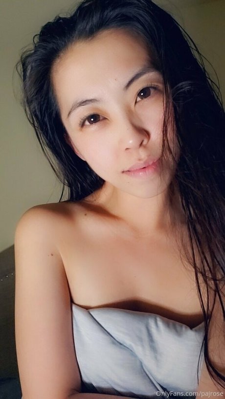 pajrose exclusive model img