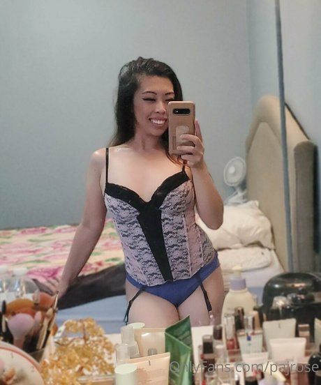 pajrose nude model photo