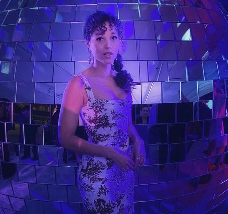 Alisha Wainwright model high quality img