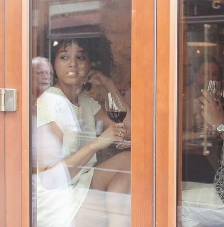 Alisha Wainwright star erotic archive