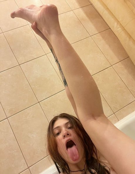 LittlePolly102 pornstar adult pics