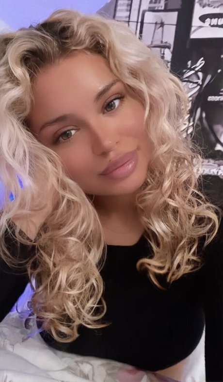 Ana Dilber star art img